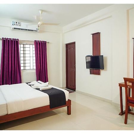 Hotel Hilite Inn Kochi Buitenkant foto