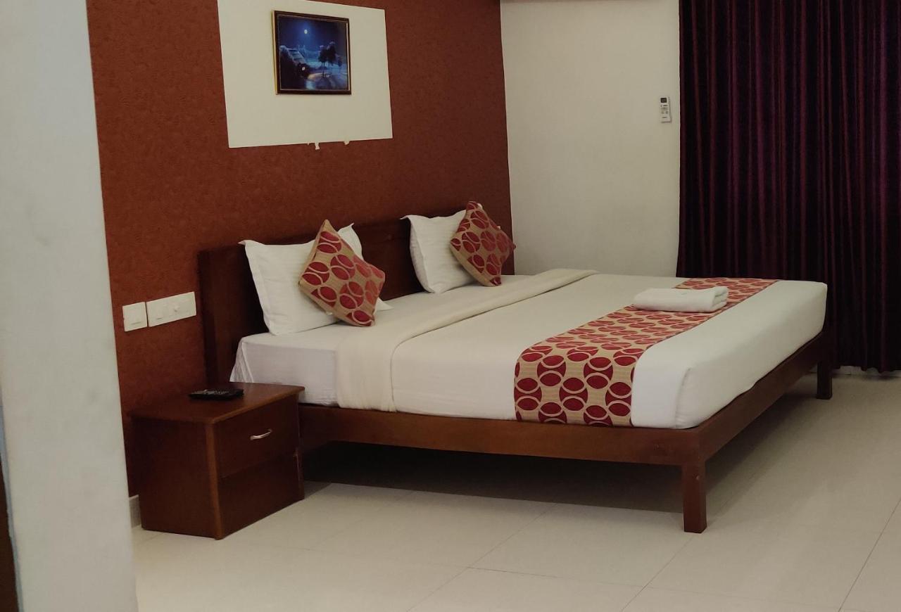 Hotel Hilite Inn Kochi Buitenkant foto