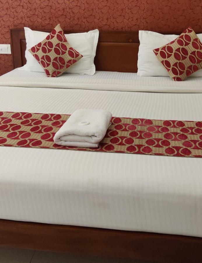 Hotel Hilite Inn Kochi Buitenkant foto