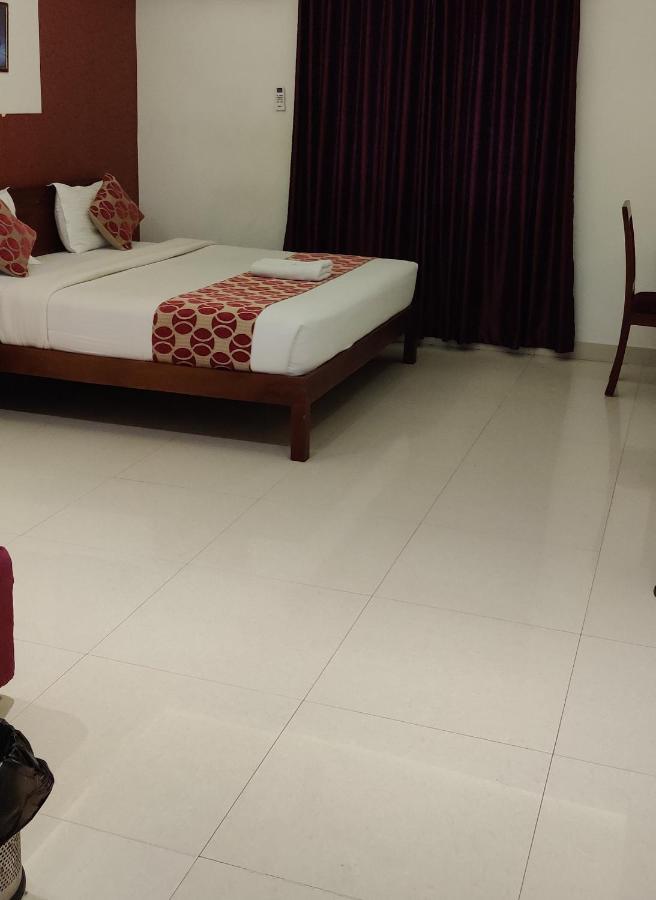 Hotel Hilite Inn Kochi Buitenkant foto